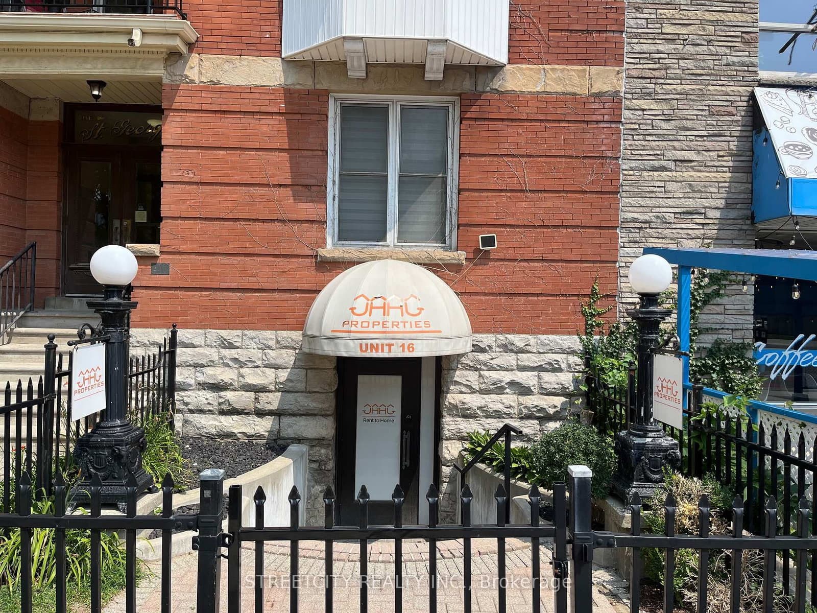 #16 - 440 Wellington Street
