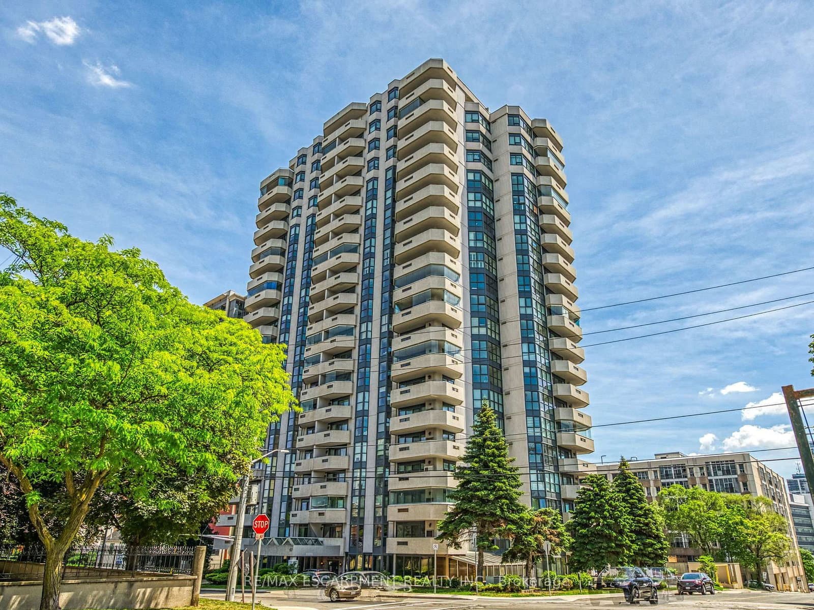 #203 - 67 Caroline Street S