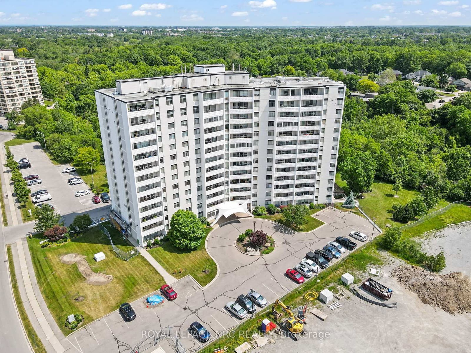 #904 - 15 Towering Heights Boulevard
