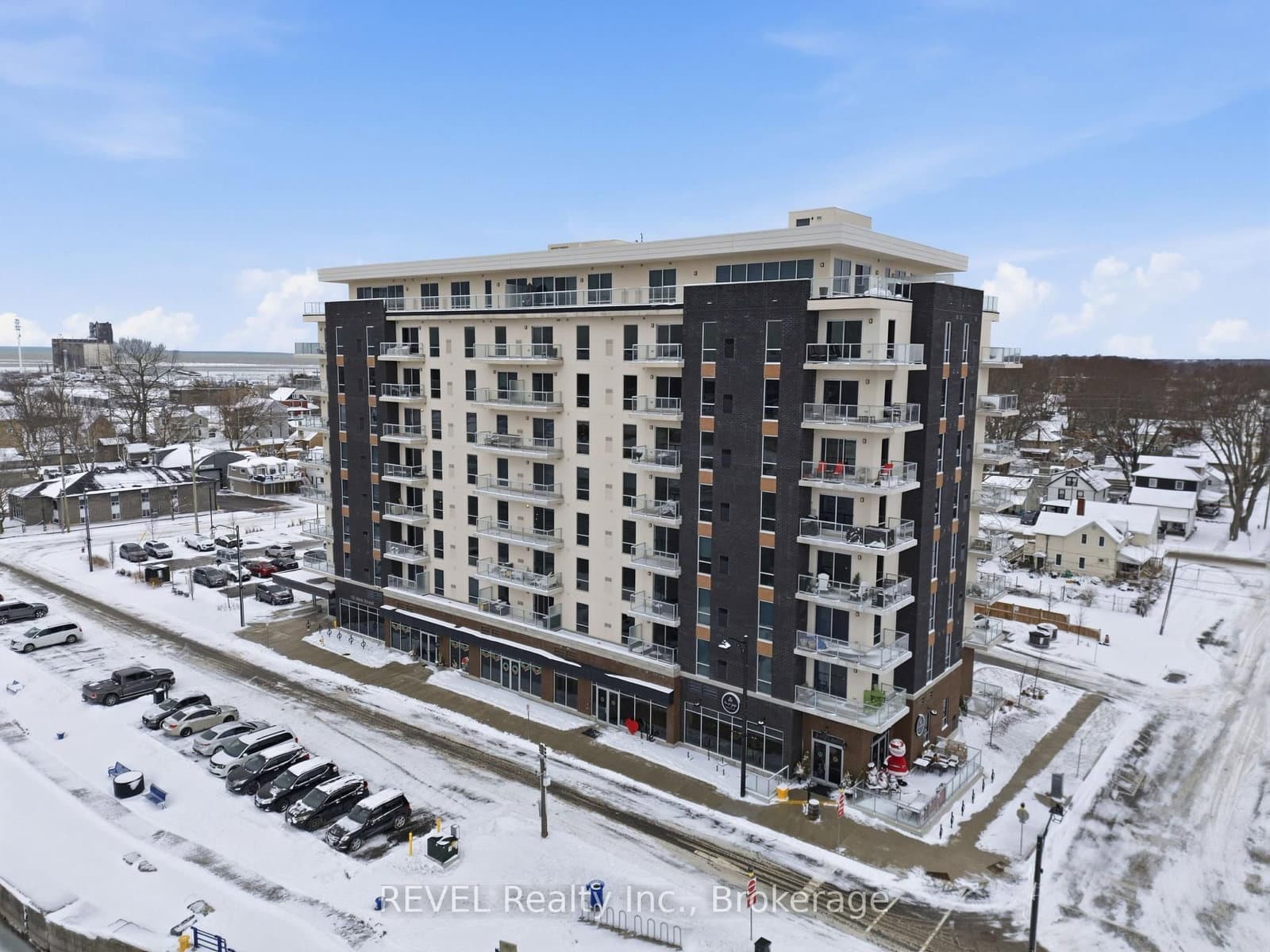 #605 - 118 West Street