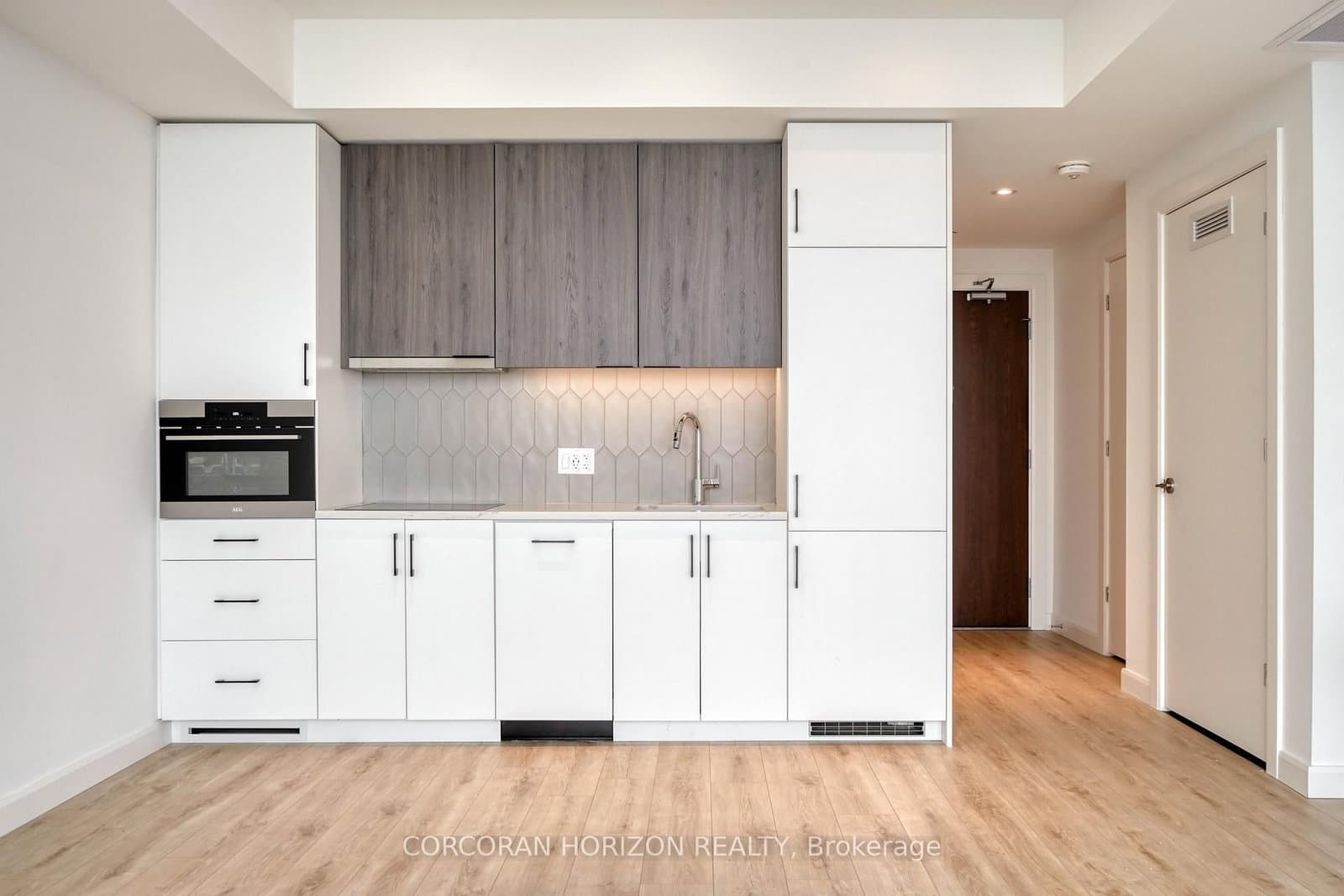 #1811 - 741 King Street