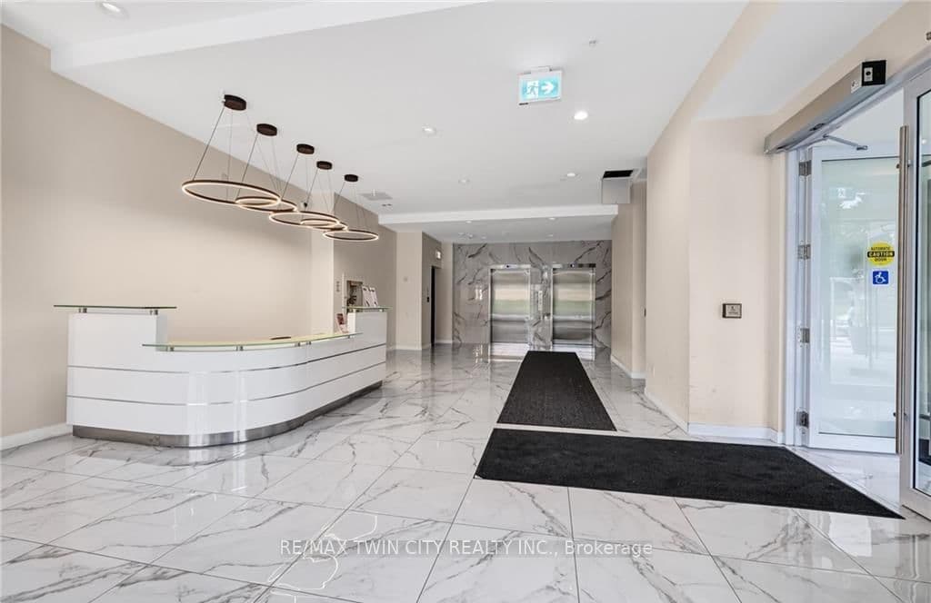 128 King Street, Unit 807 thumbnail 2