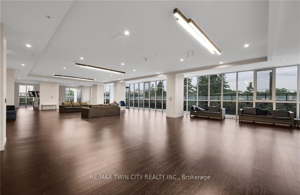 128 King Street, Unit 807 thumbnail 4
