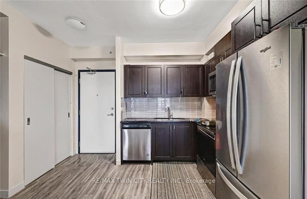 128 King Street, Unit 807 thumbnail 8
