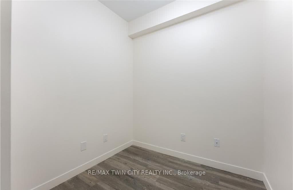 128 King Street, Unit 807 thumbnail 9