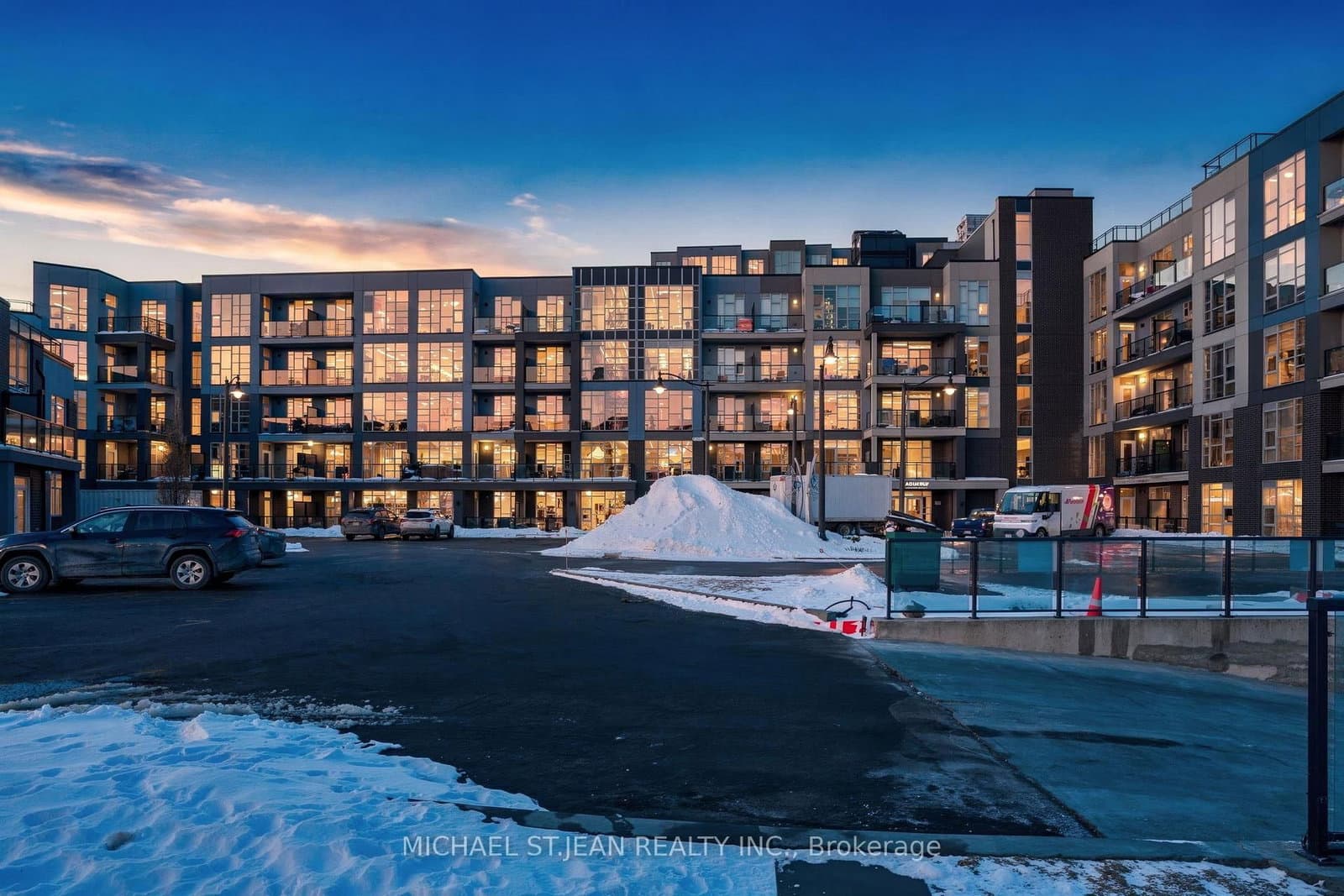 #205 - 10 Concord Place