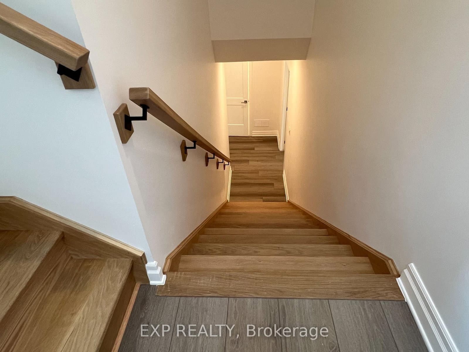 7532 Splendour Drive, Unit Upper thumbnail 4