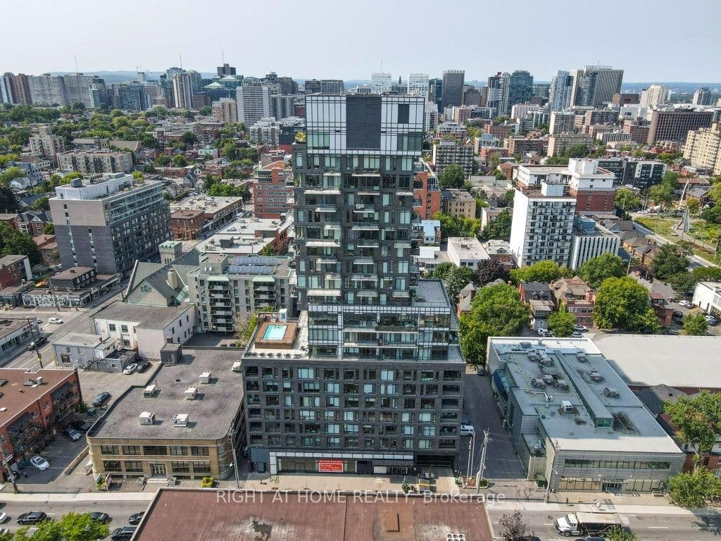 #2002 - 203 Catherine Street