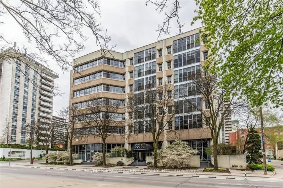 #106 - 66 Bay Street S