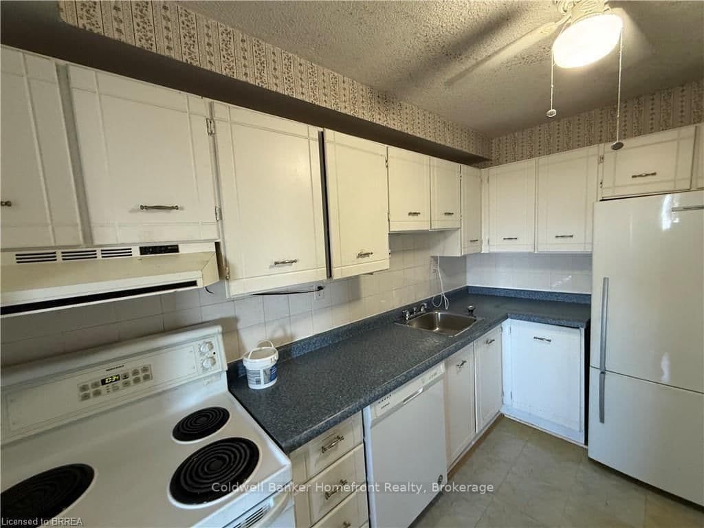 #1009 - 640 West Street