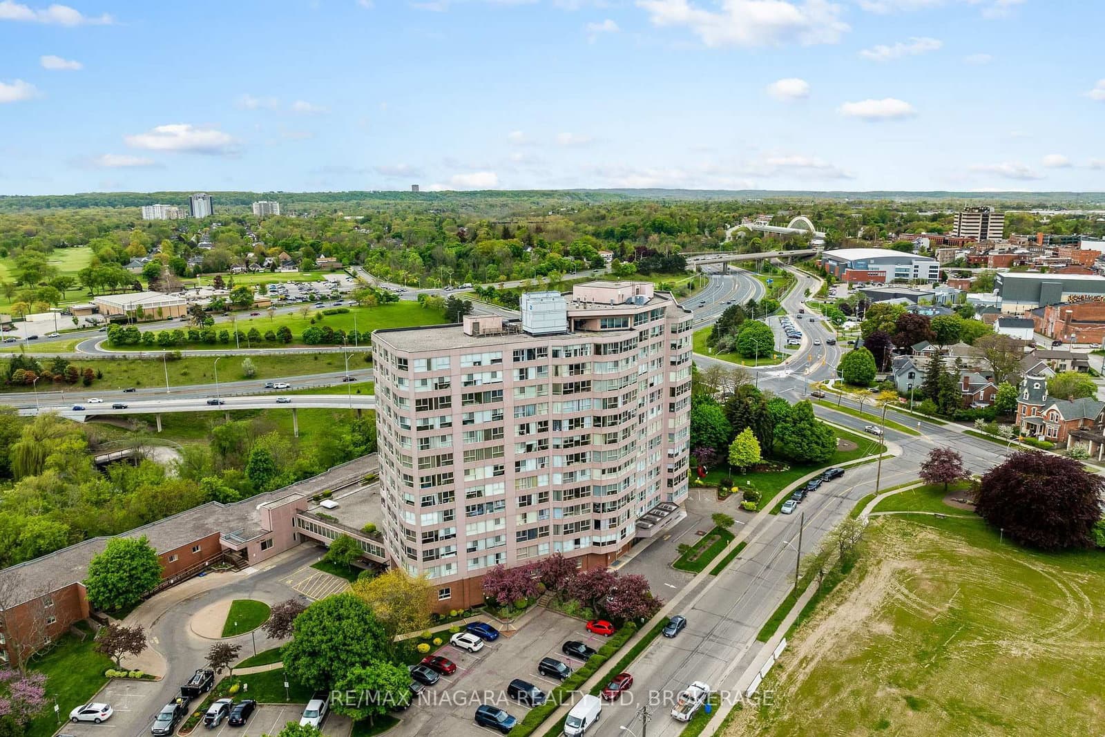 #502 - 7 GALE Crescent