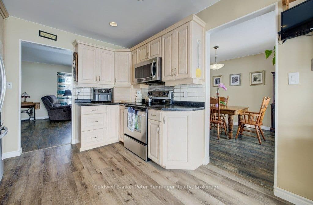 77 2nd Street Crescent thumbnail 16
