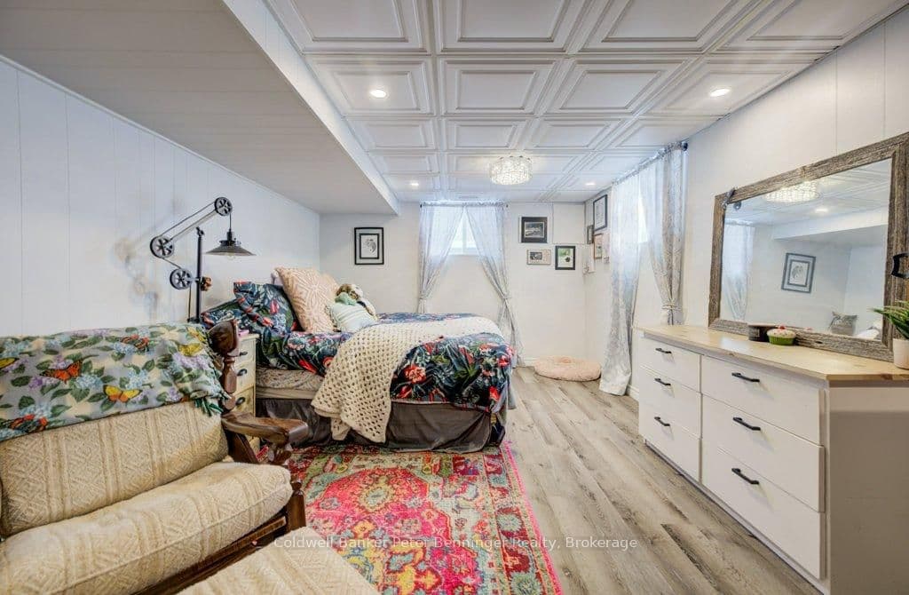 77 2nd Street Crescent thumbnail 32