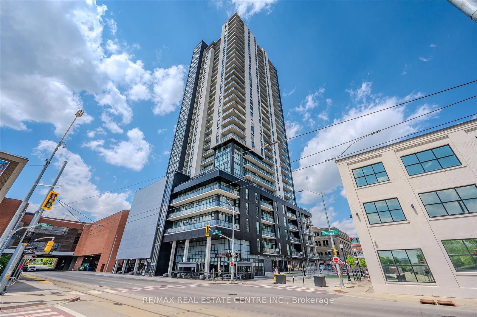 60 Charles Street W, Unit 702