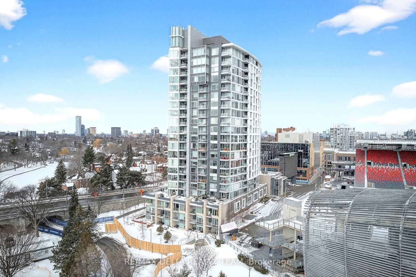 #307 - 1035 Bank Street