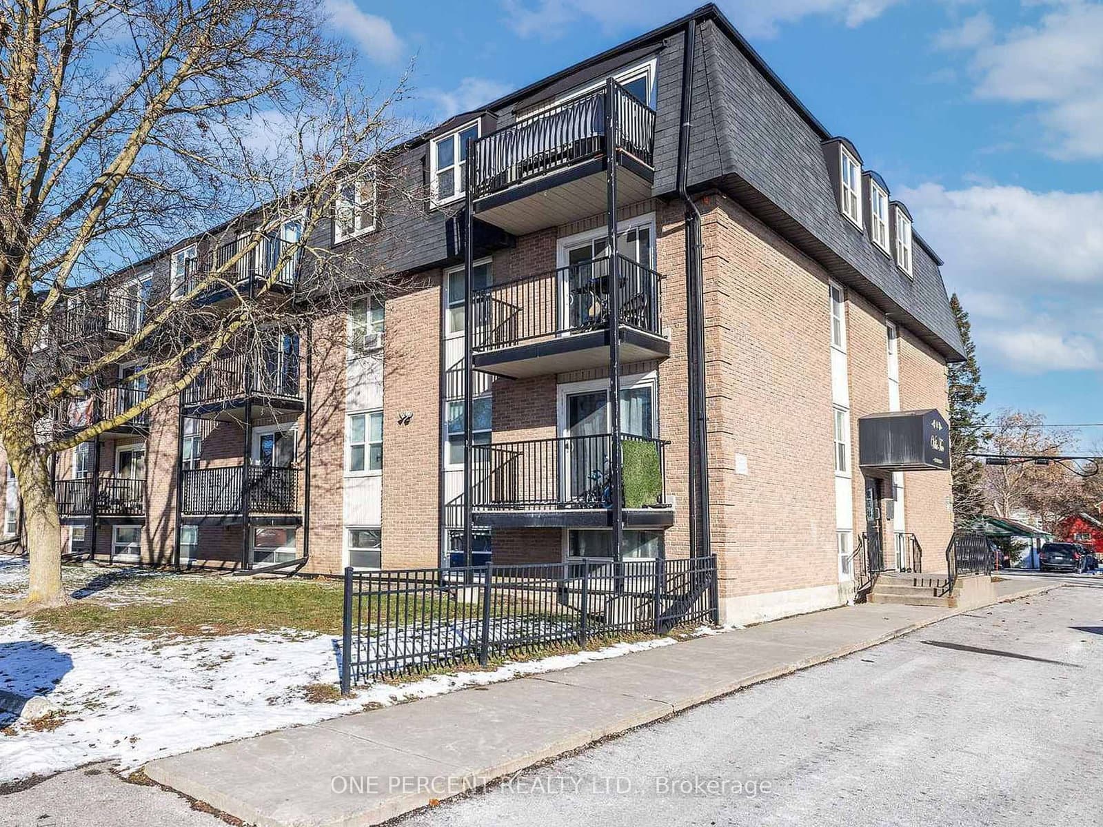 #206 - 25 COLLEGE Street E