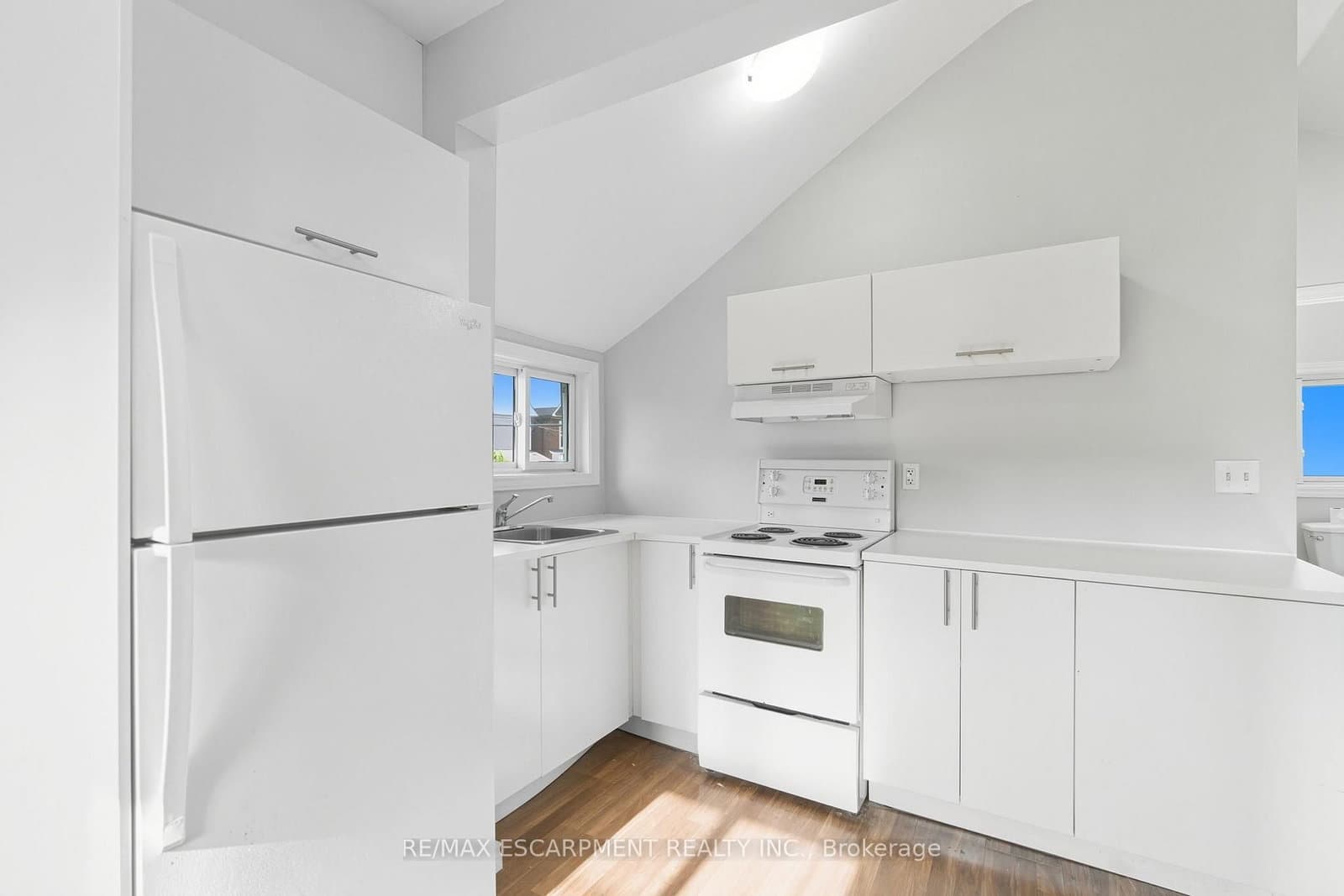2 WINDSOR Street, Unit 2 thumbnail 5