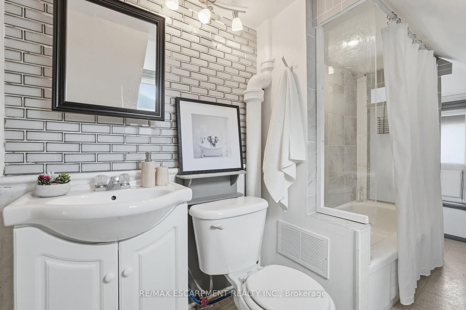 79 Murray Street E thumbnail 32