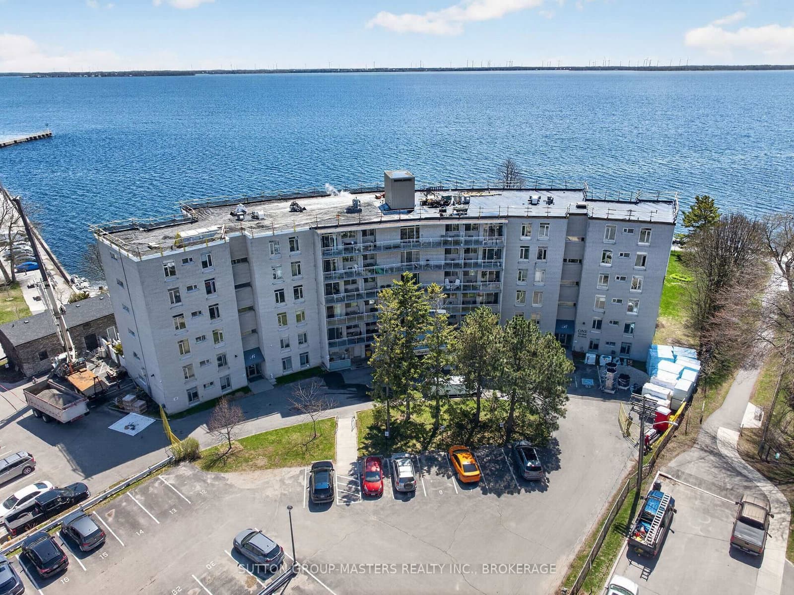 #401 - 1 Mowat Avenue