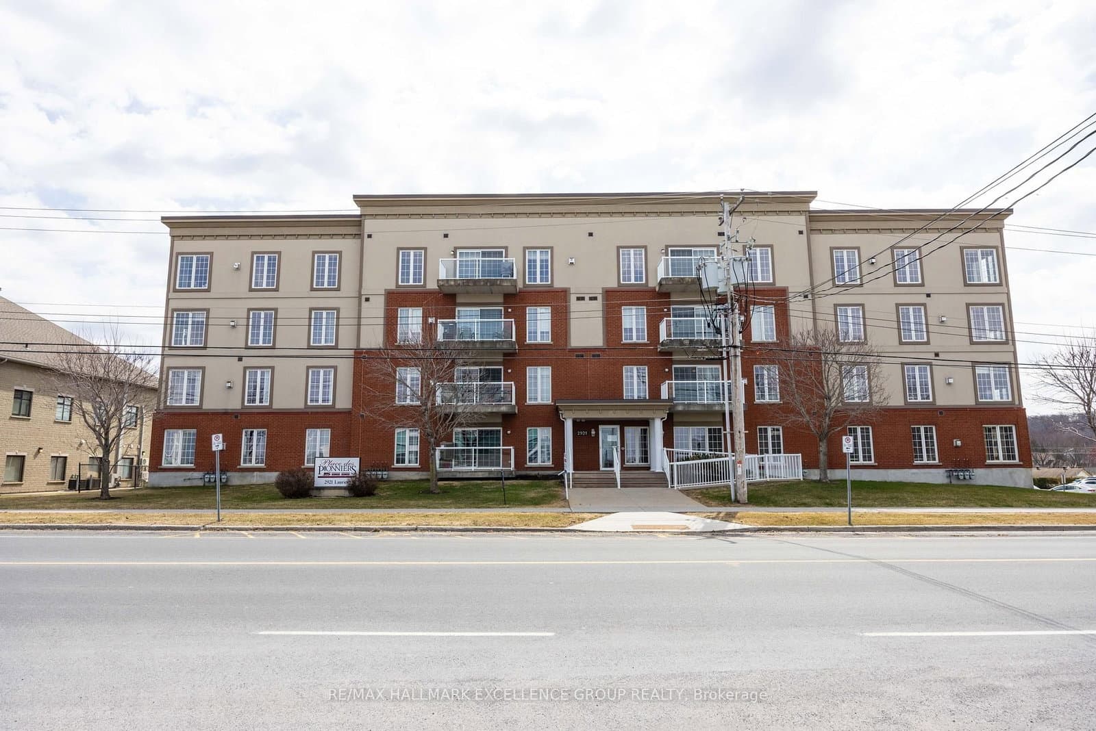 #406 - 2921 Laurier Street