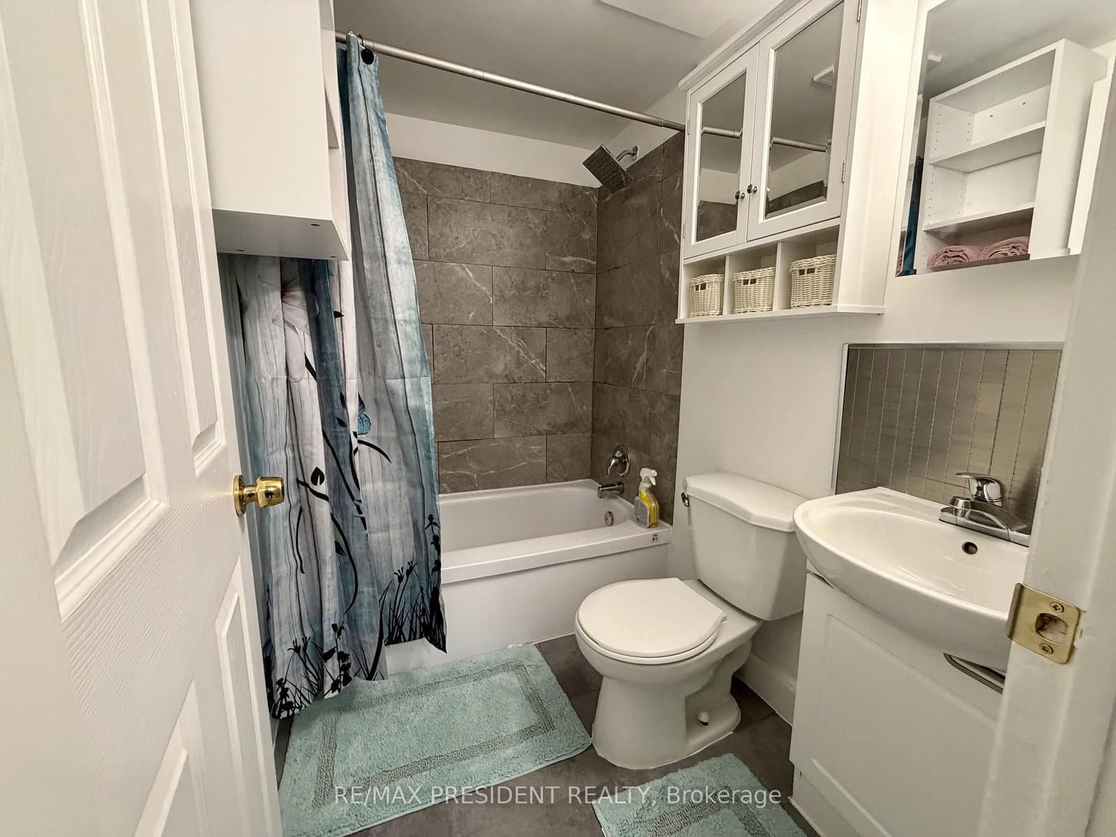 37 Bond Street S thumbnail 18