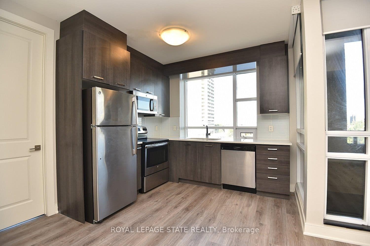 150 Main Street W, Unit 603 thumbnail 16