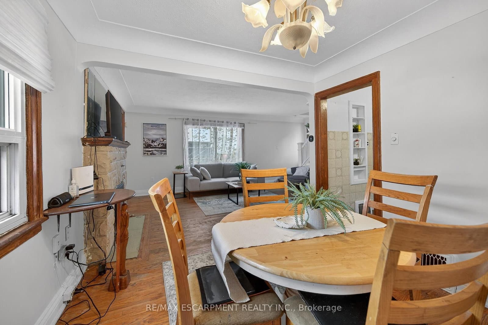 144 Hunter Street W thumbnail 14