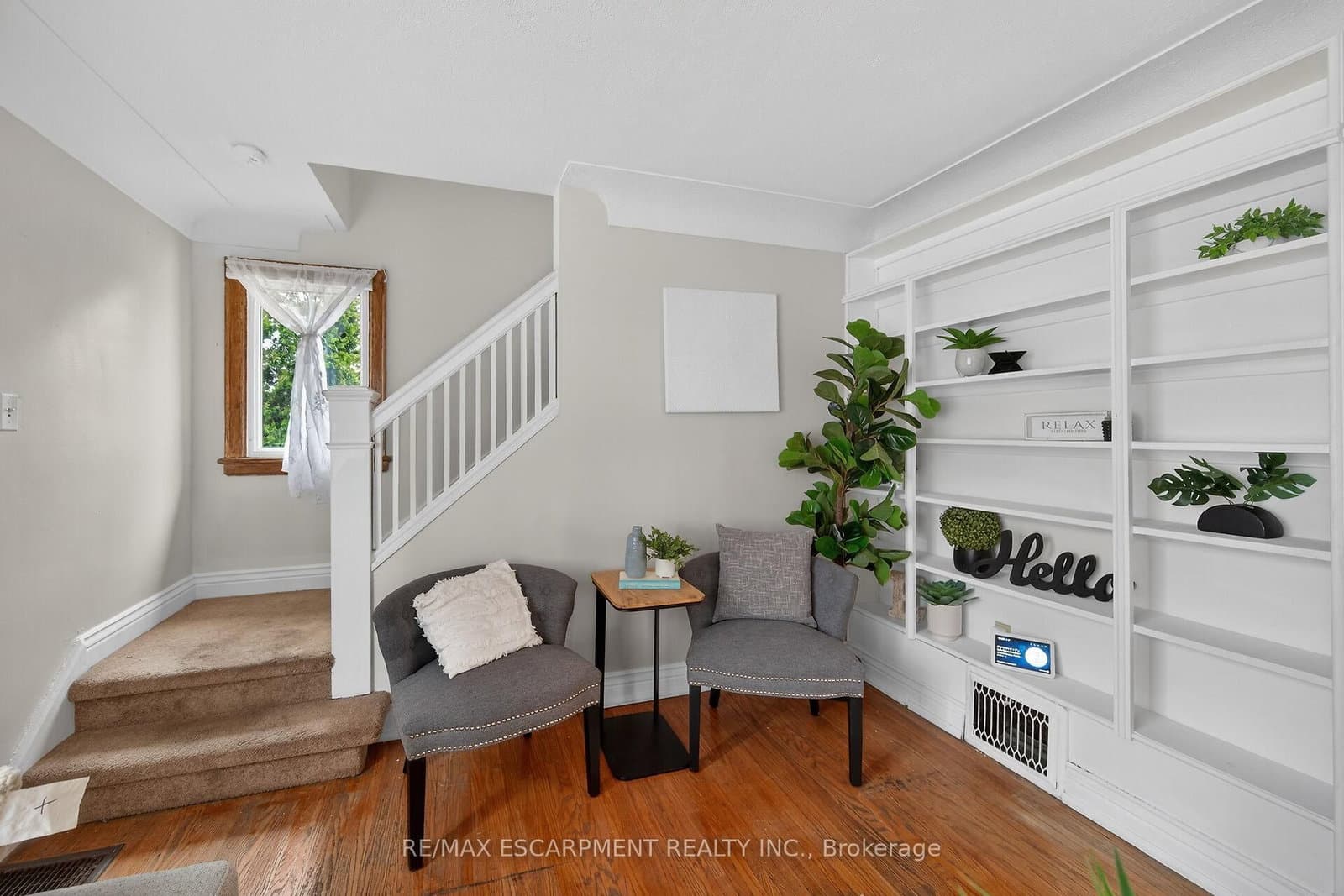 144 Hunter Street W thumbnail 19
