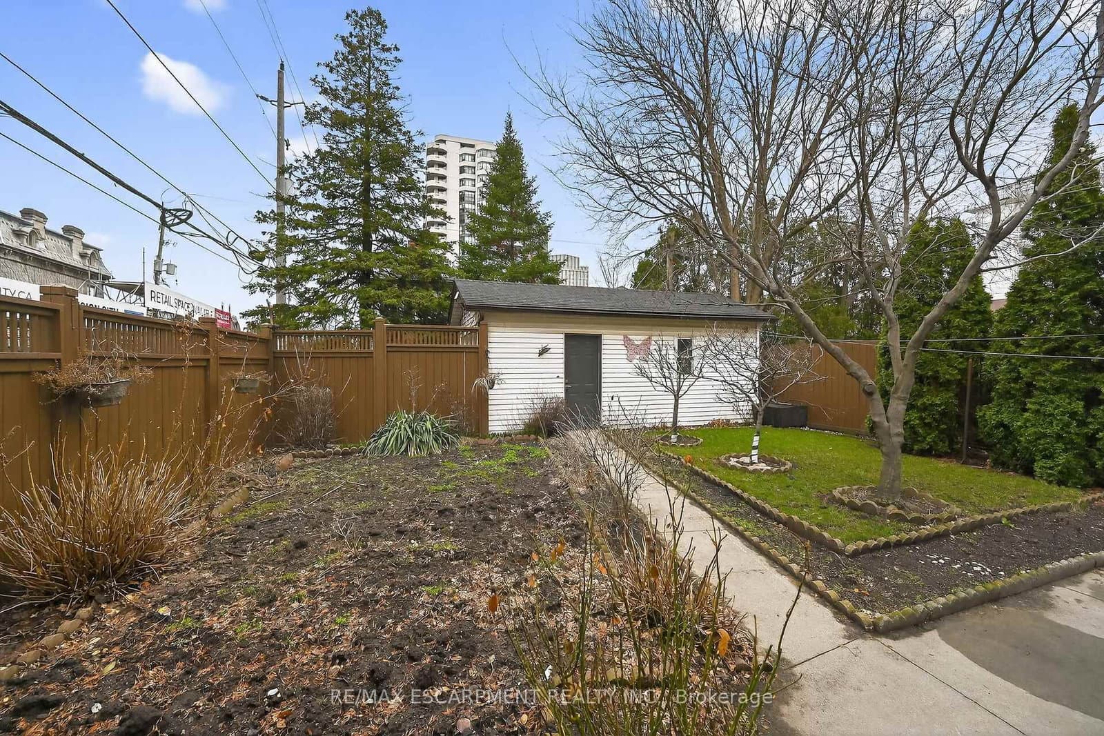 144 Hunter Street W thumbnail 3