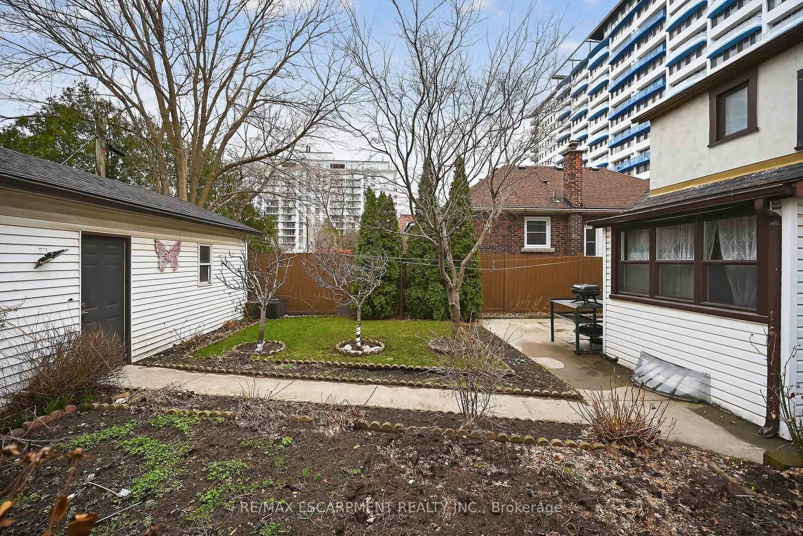 144 Hunter Street W thumbnail 37