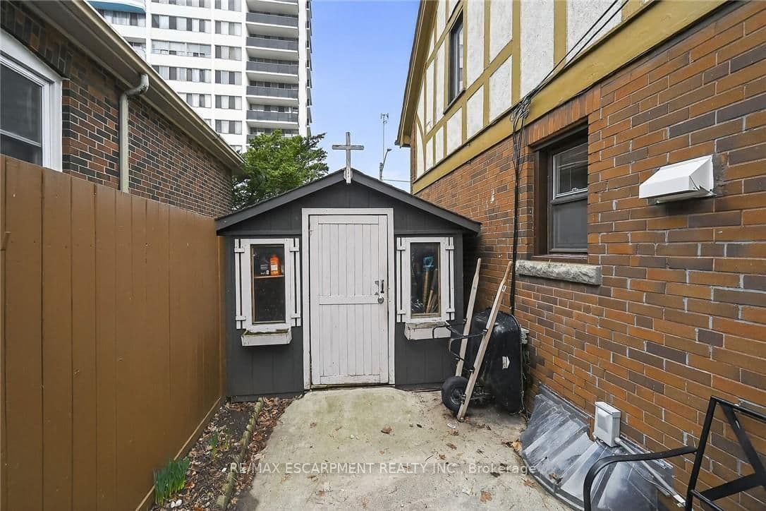 144 Hunter Street W thumbnail 41