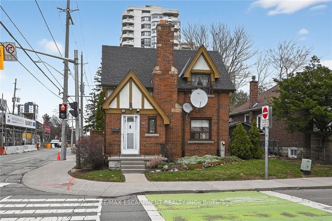 144 Hunter Street W thumbnail 45