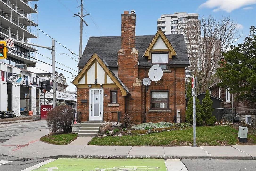 144 Hunter Street W thumbnail 46