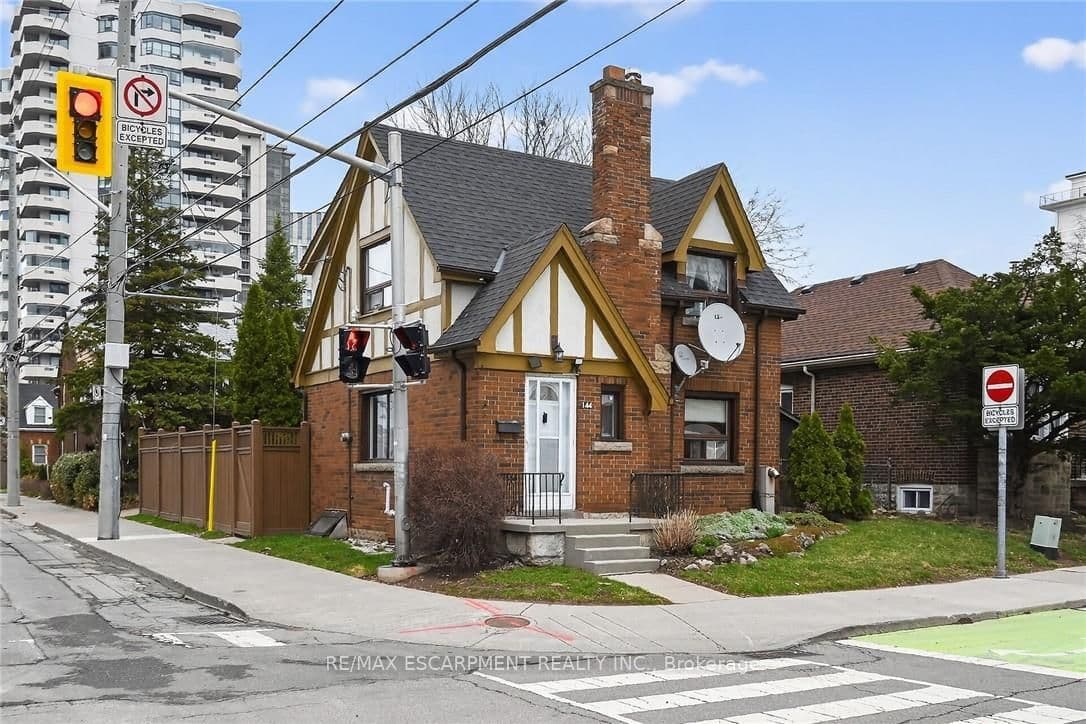 144 Hunter Street W thumbnail 47