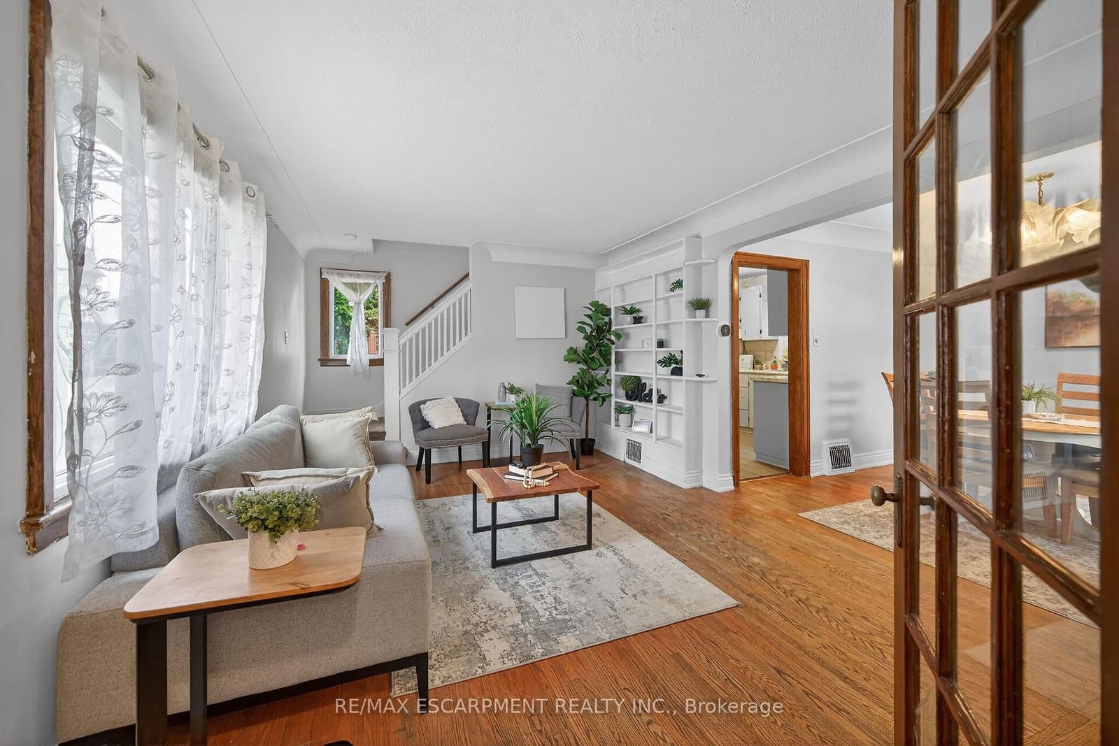 144 Hunter Street W thumbnail 5