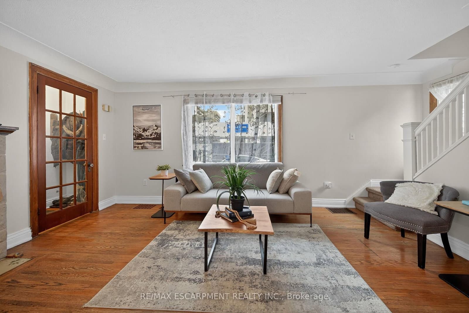 144 Hunter Street W thumbnail 8