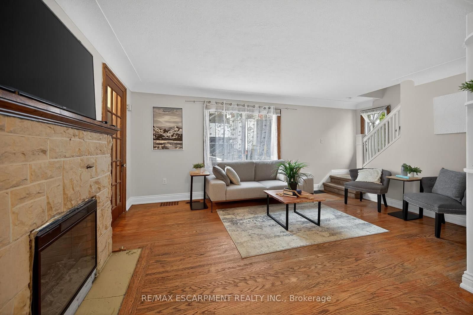 144 Hunter Street W thumbnail 9