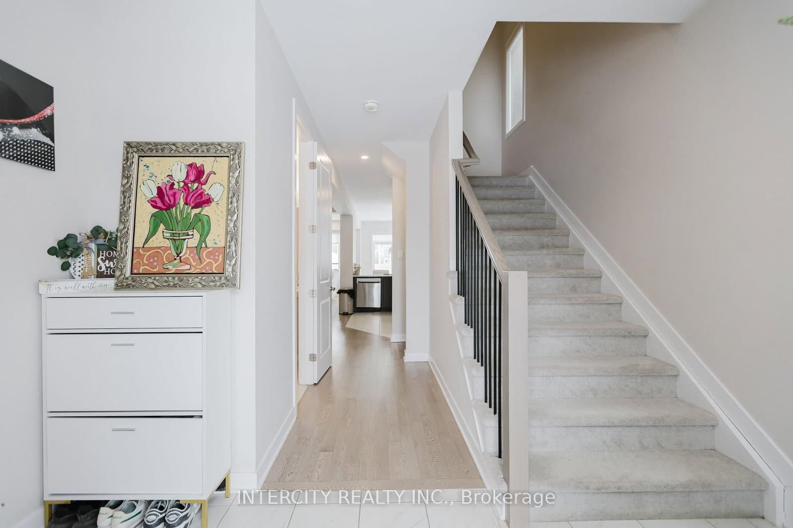 124 Hackamore Crescent thumbnail 4