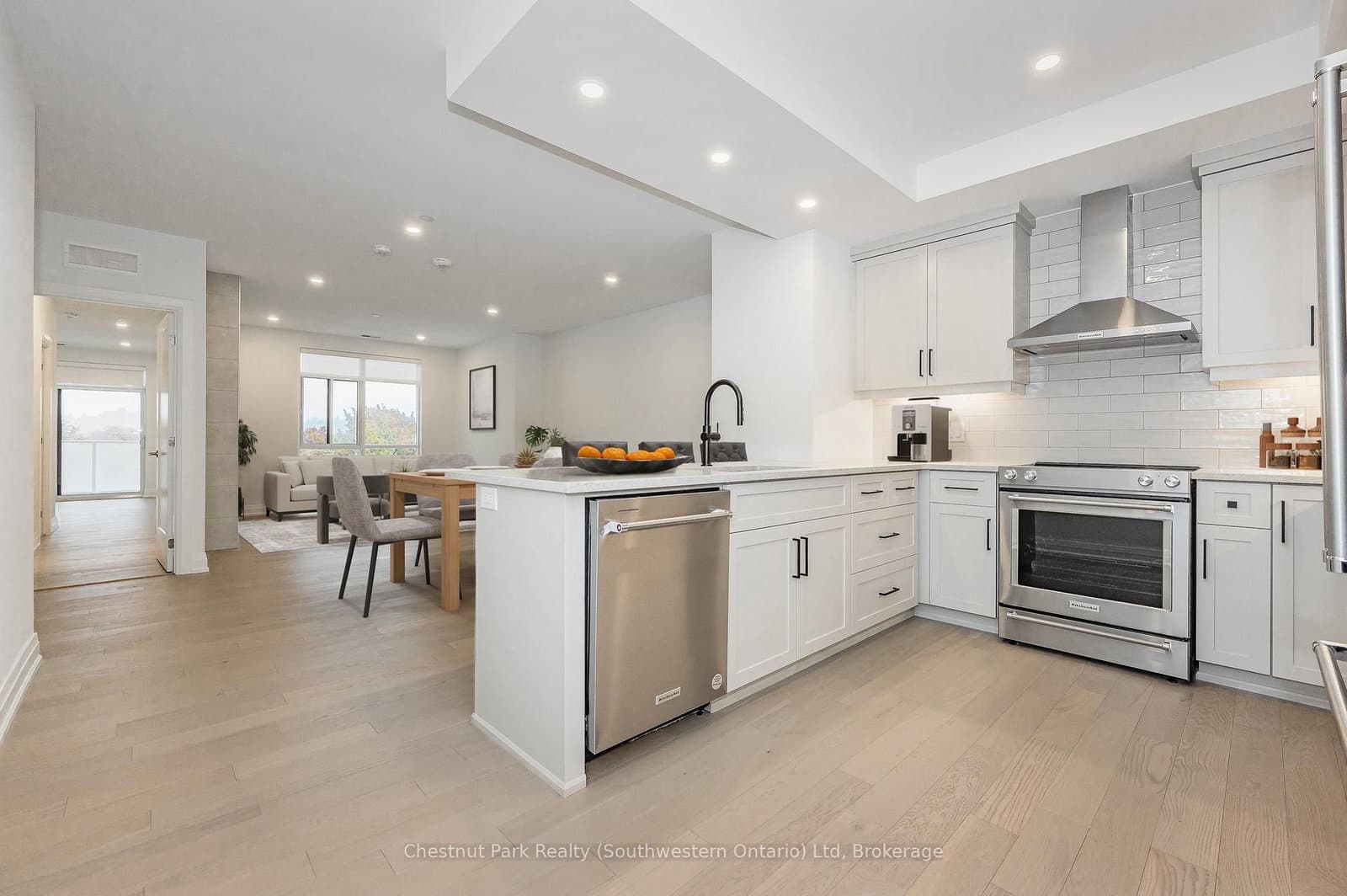 #502 - 71 WYNDHAM Street S