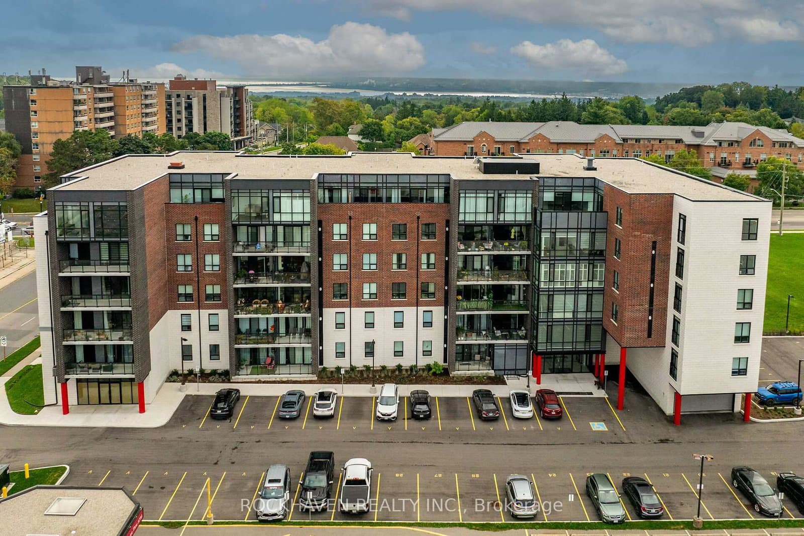 #513 - 5 Hamilton Street N