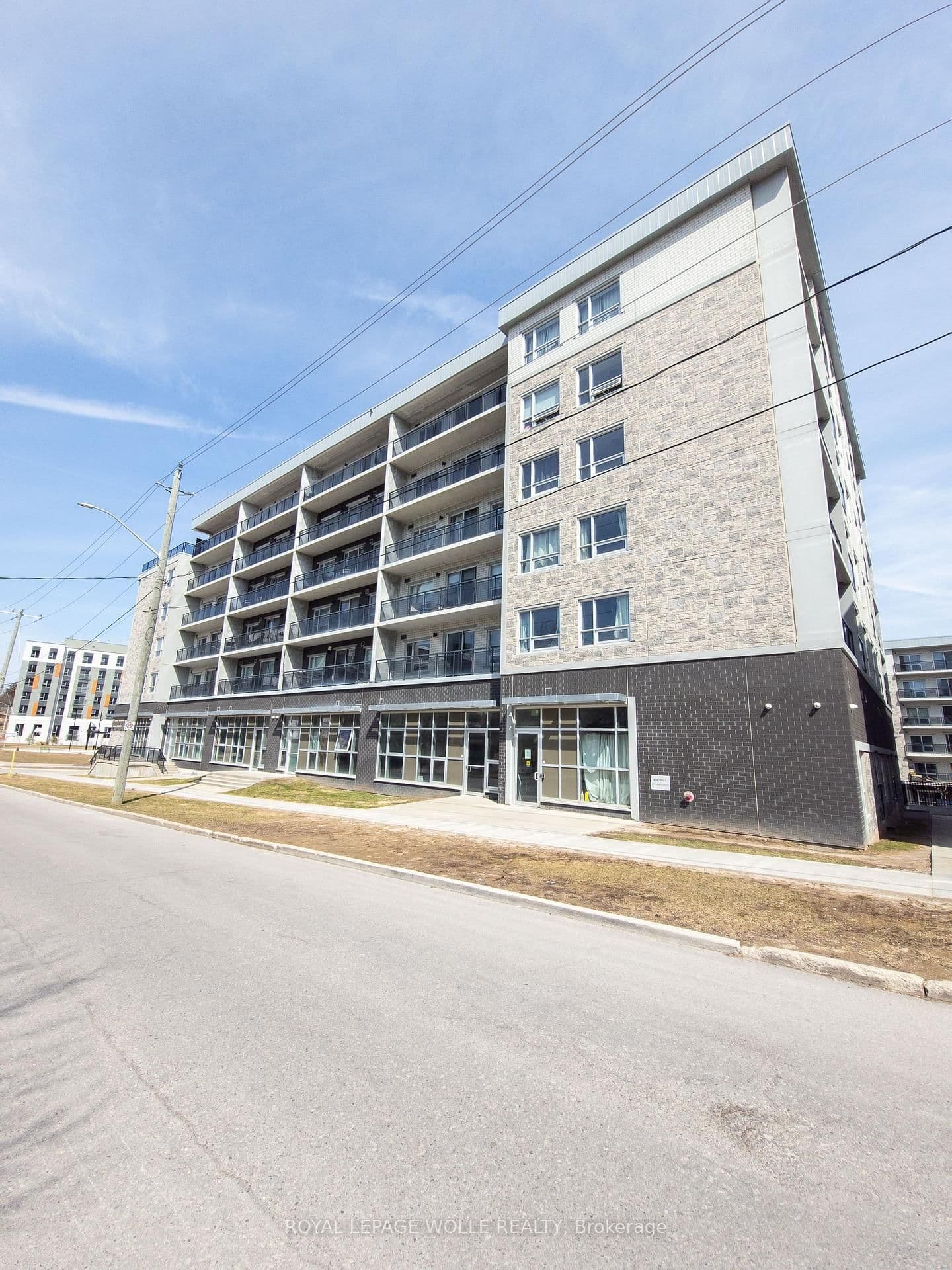 #F212 - 275 Larch Street