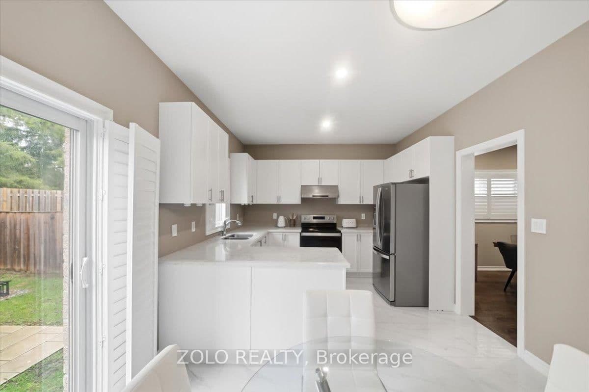 52 Claxton Crescent thumbnail 4
