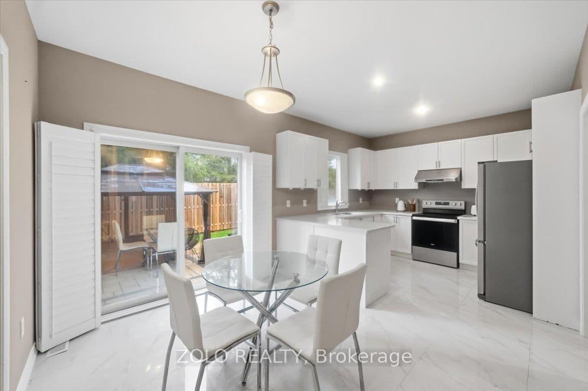 52 Claxton Crescent thumbnail 5