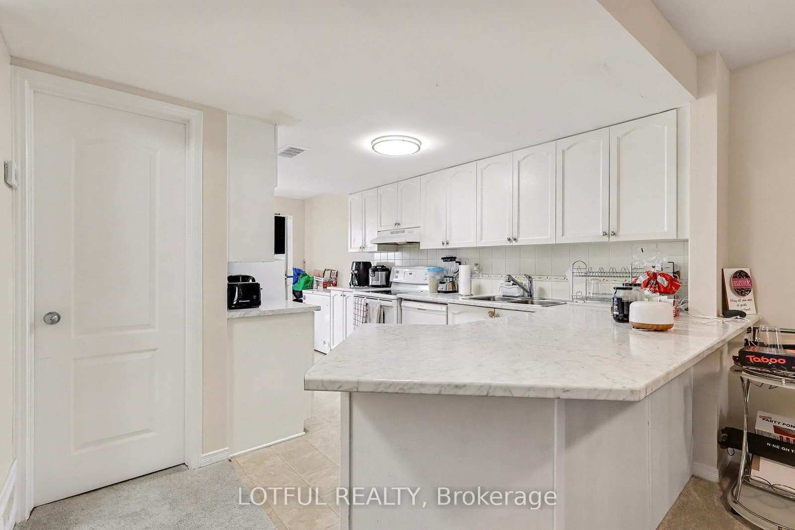 576 Lakeridge Drive thumbnail 9