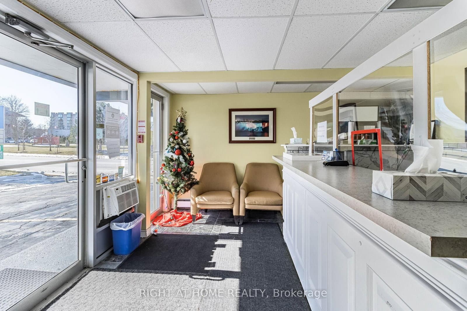 5958 Fallsview Boulevard thumbnail 5