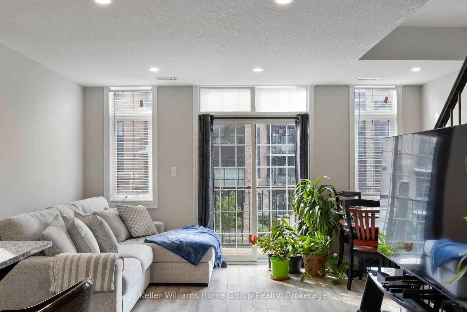 333 Gosling Gardens, Unit 314 thumbnail 12