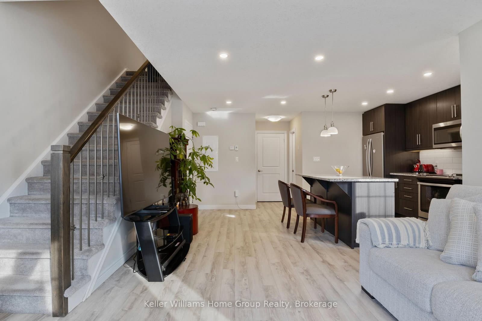 333 Gosling Gardens, Unit 314 thumbnail 7