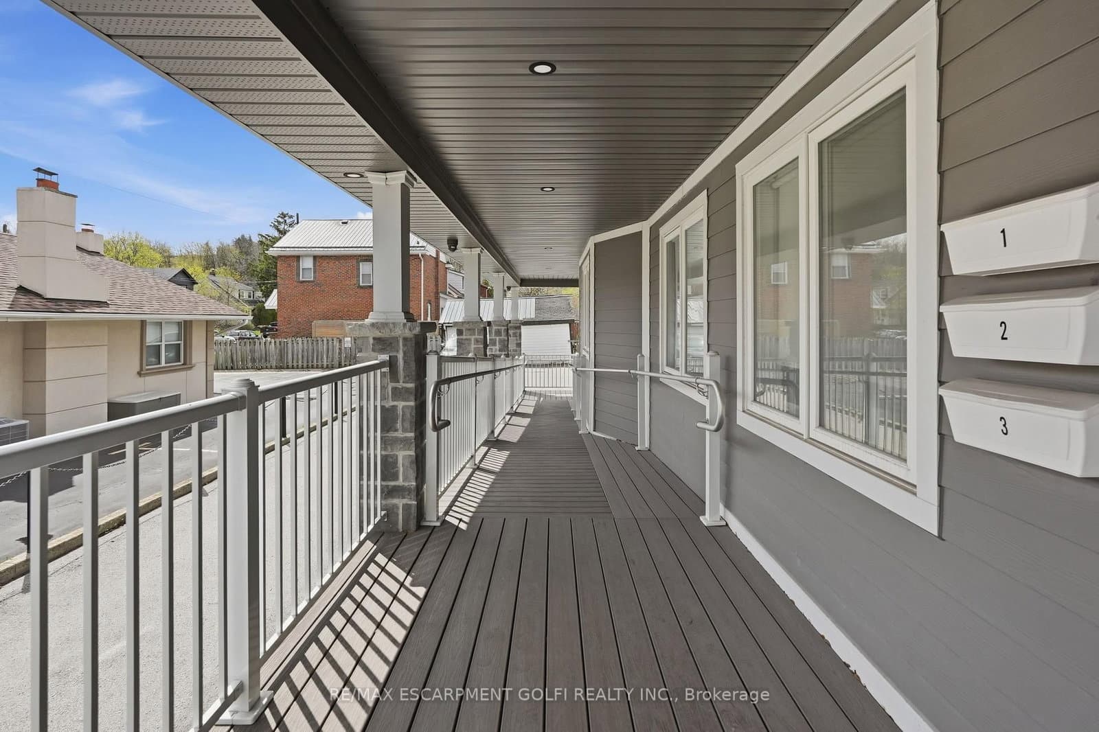 19 KING Street W thumbnail 22
