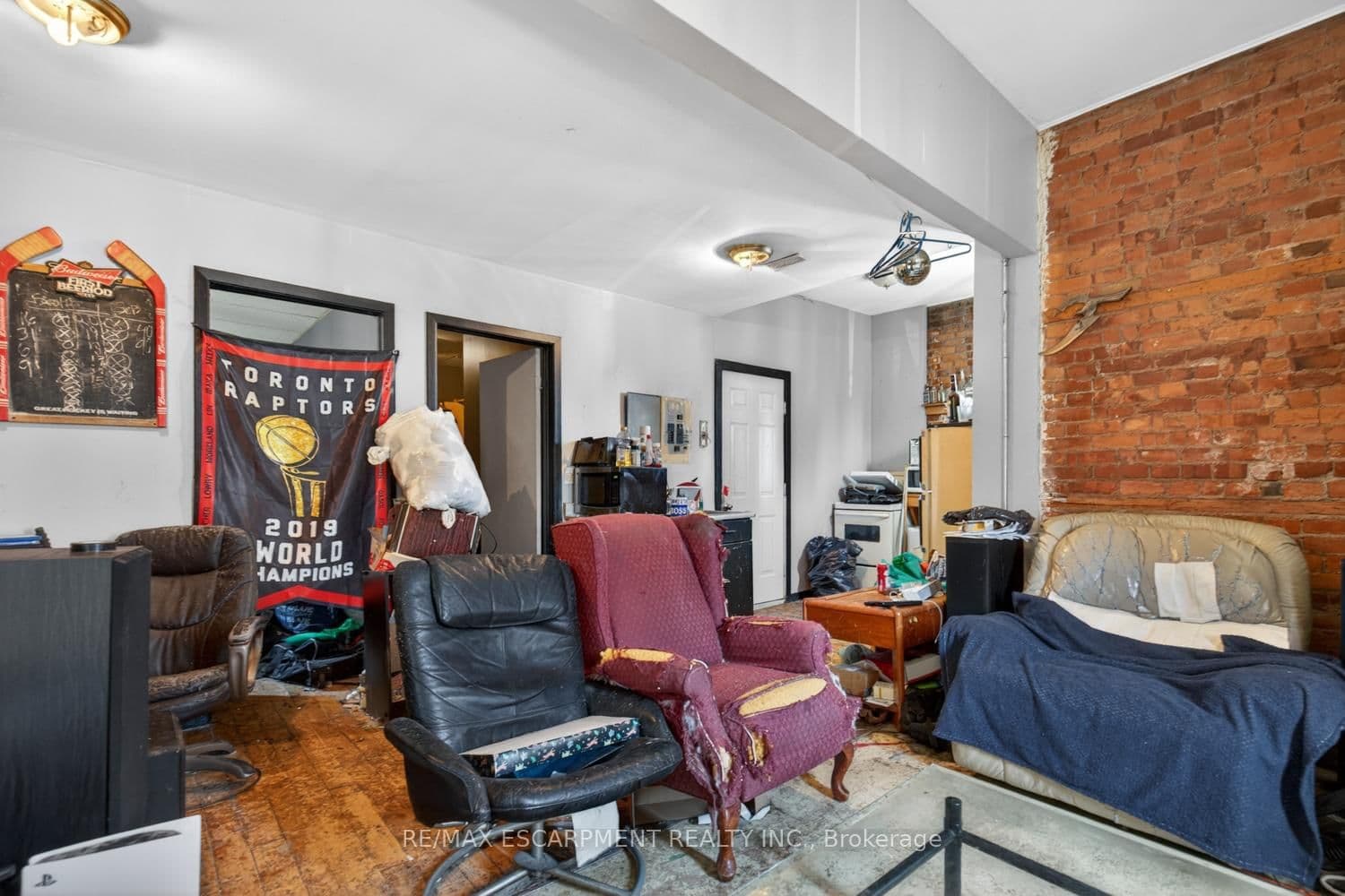 38 Hess Street S thumbnail 13
