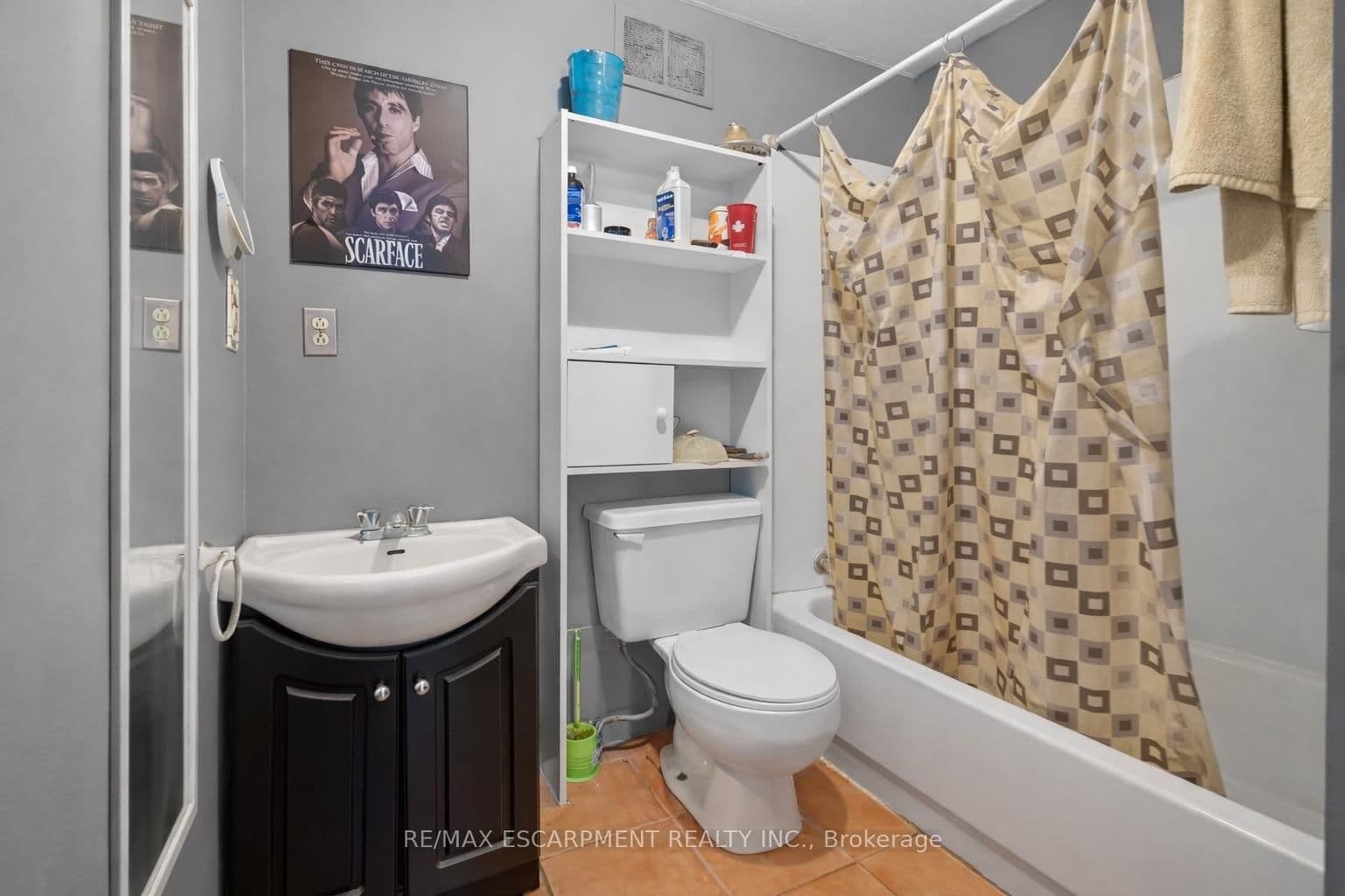 38 Hess Street S thumbnail 14